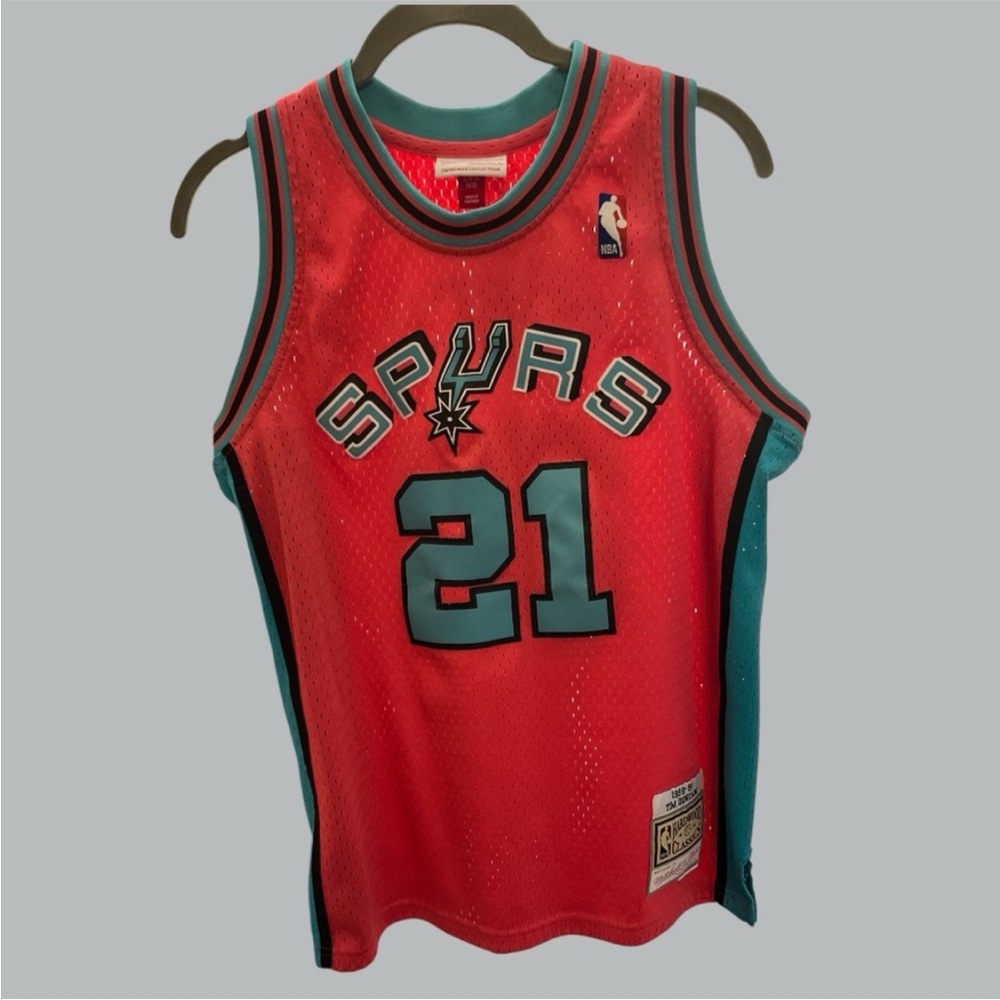 SPURS DUNCAN 31 1998-1999
Red and Teal Basketball Jersey
Large 14-16 - Picture 4 of 8